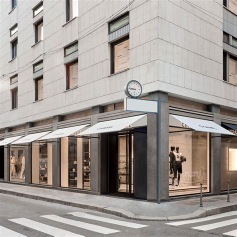 negozio borse chanel milano|Montenapoleone – CHANEL Boutique .